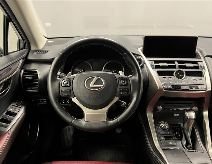Lexus NX 300h SUV 2,5 l 145 kw