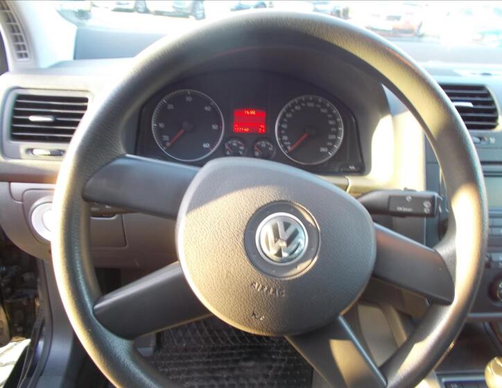Volkswagen Golf 23