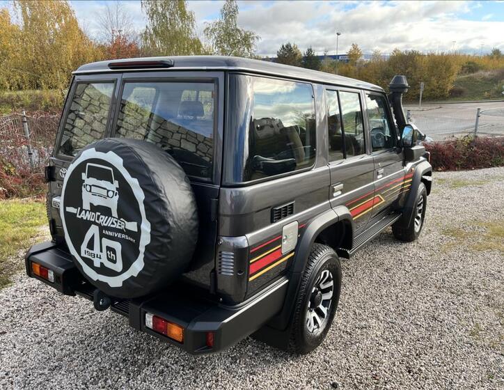 Toyota Land Cruiser 7
