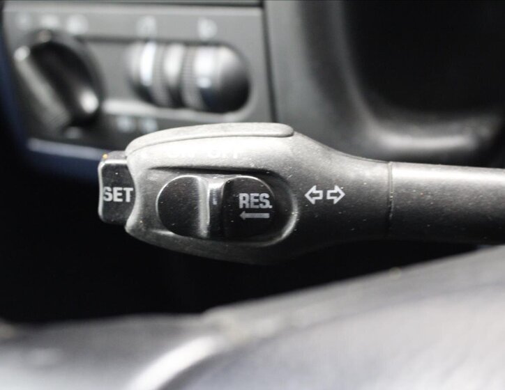 Volkswagen Caravelle Kombi 2,5 l 111 kw