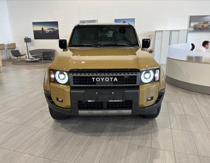 Toyota Land Cruiser 2