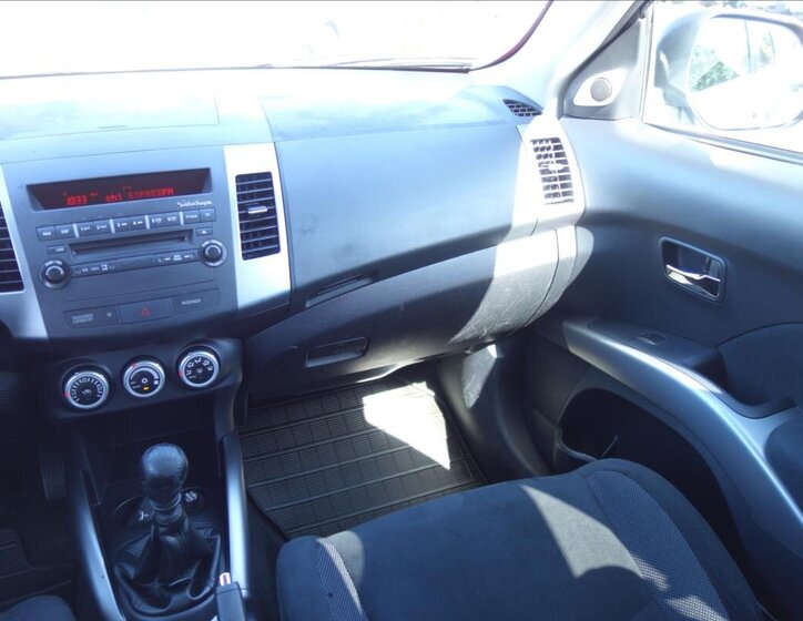 Mitsubishi Outlander SUV 2,0 l 103 kw