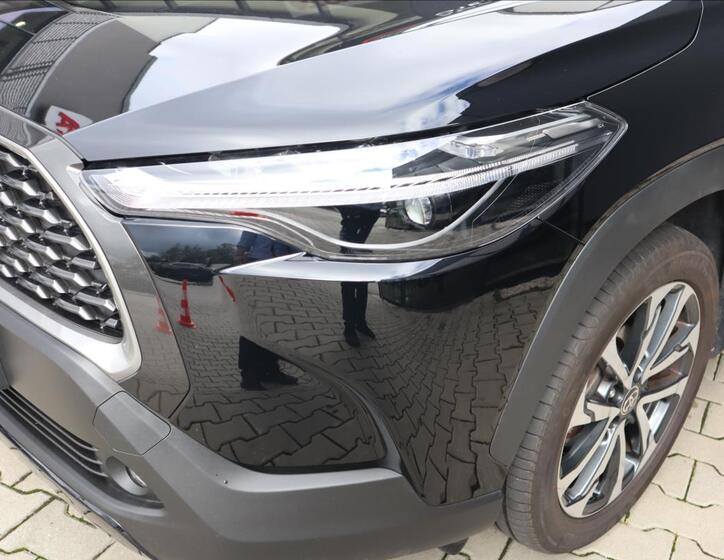 Toyota Corolla Cross 4