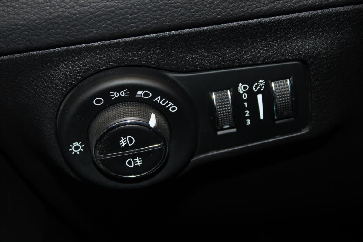 Jeep Compass SUV / Terénní 2,0 l 103 kw