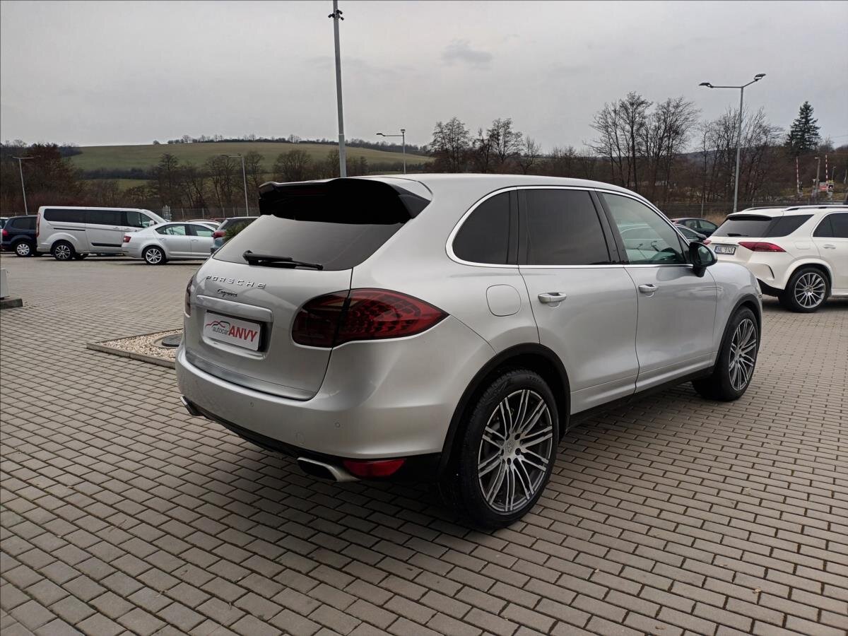 Porsche Cayenne Kombi 3,0 l 180 kw
