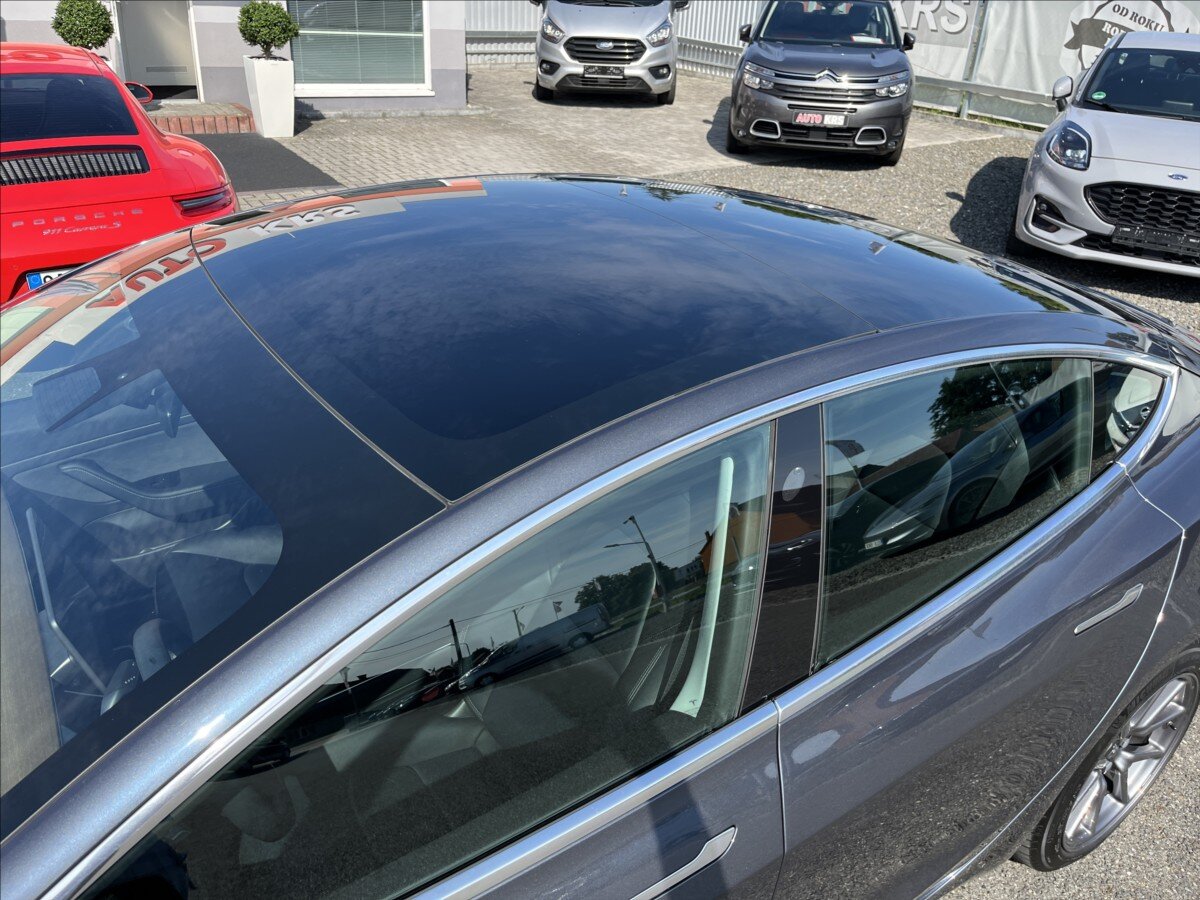 Tesla Model 3 Ostatní 0,0 239 kw