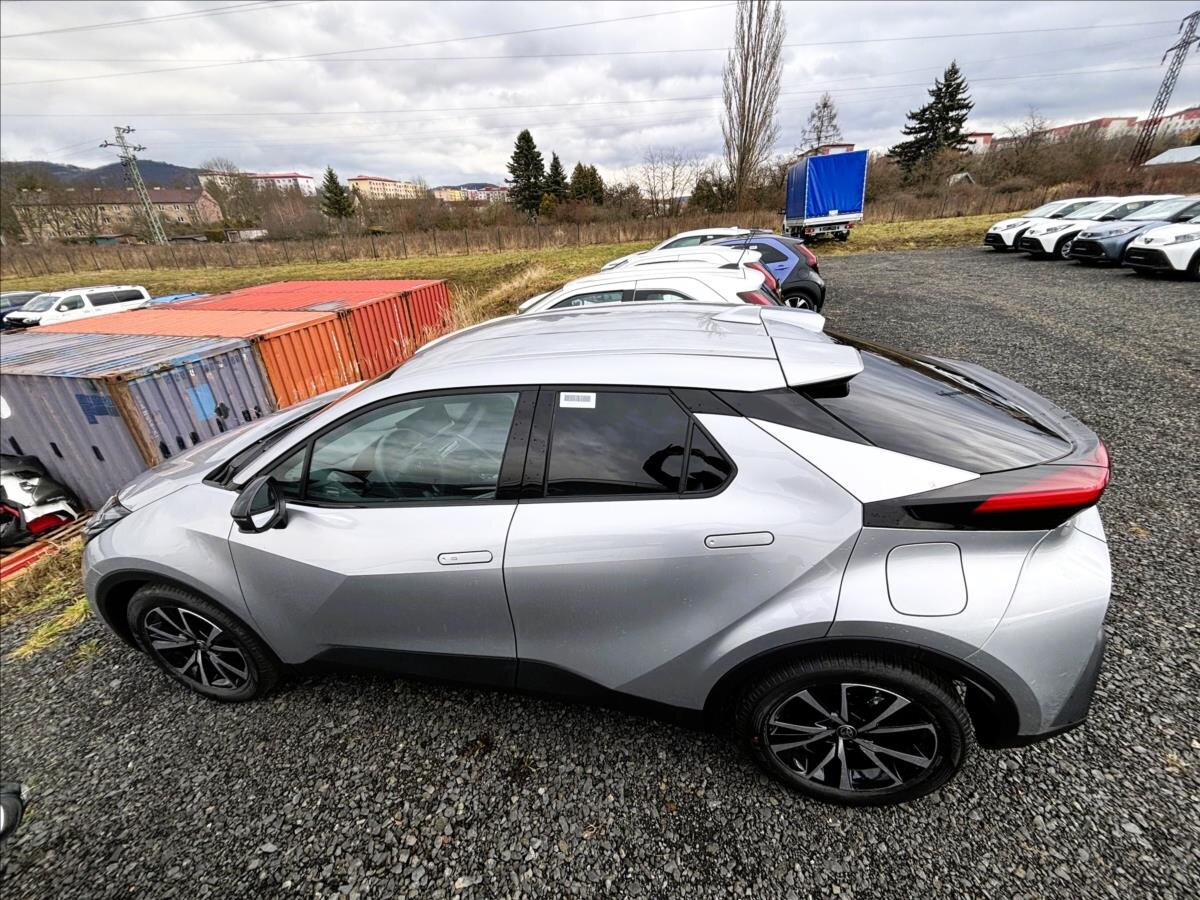 Toyota C-HR SUV 1,8 l 103 kw