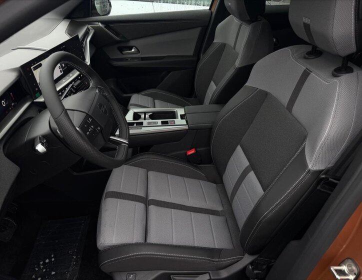 Opel Grandland SUV / Terénní 1,2 l 107 kw