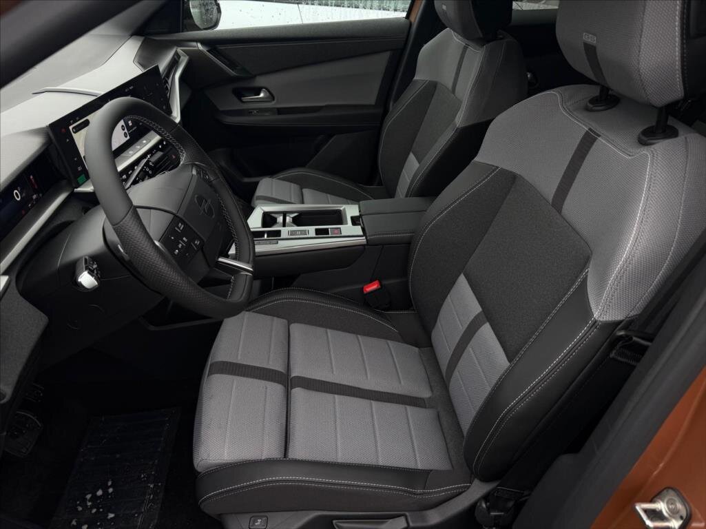 Opel Grandland SUV / Terénní 1,2 l 107 kw