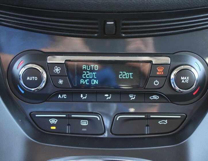 Ford Kuga SUV / Terénní 2,0 l 103 kw