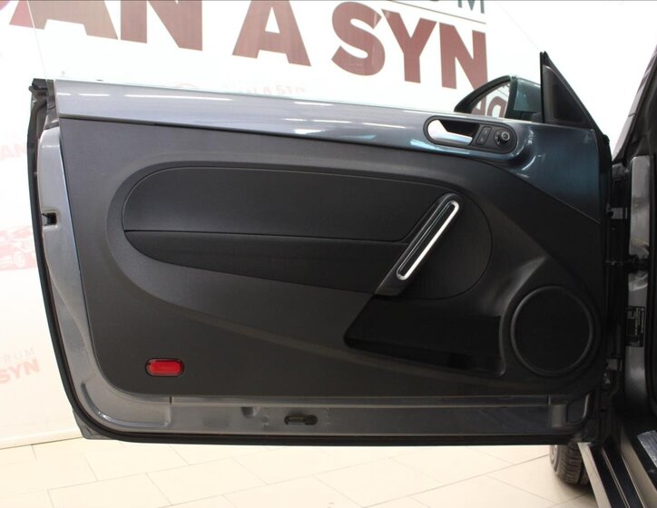 Volkswagen Beetle Hatchback 1,2 l 77 kw