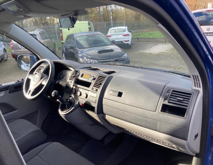 Volkswagen Caravelle 27