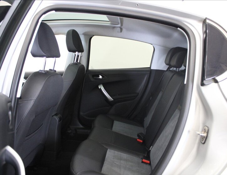 Peugeot 208 Hatchback 1,2 l 81 kw