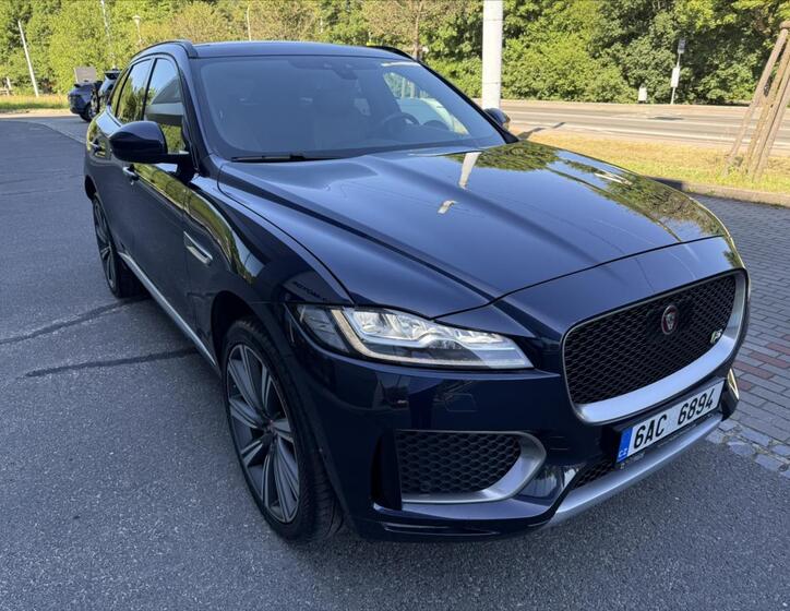 Jaguar F-Pace 5