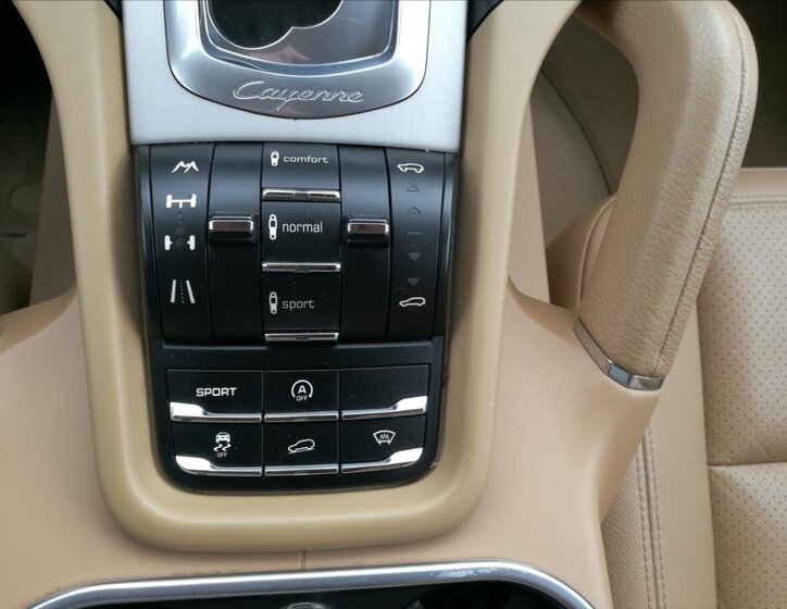 Porsche Cayenne Kombi 3,0 l 180 kw