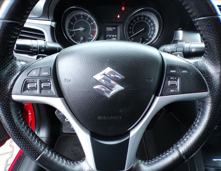 Suzuki Kizashi Sedan / Limuzína 2,4 l 131 kw