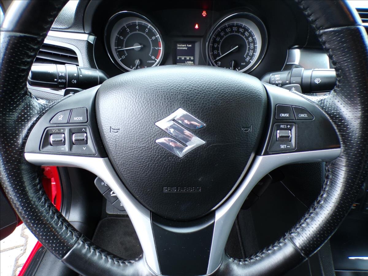 Suzuki Kizashi Sedan / Limuzína 2,4 l 131 kw