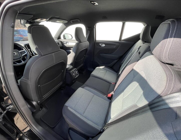 Volvo XC40 SUV / Terénní 2,0 l 145 kw