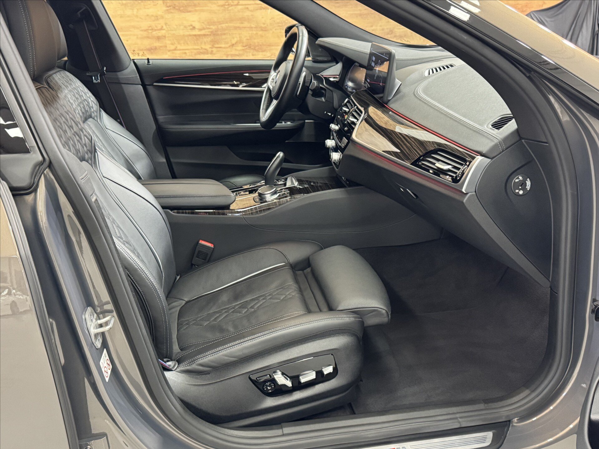 BMW Řada 6 Sedan / Limuzína 3,0 l 250 kw