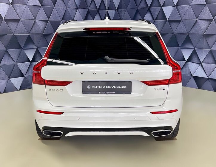 Volvo XC60 SUV / Terénní 2,0 l 288 kw