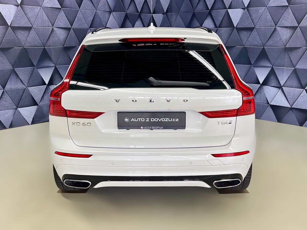 Volvo XC60 SUV / Terénní 2,0 l 288 kw
