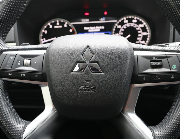 Mitsubishi Outlander SUV 2,4 l 162 kw