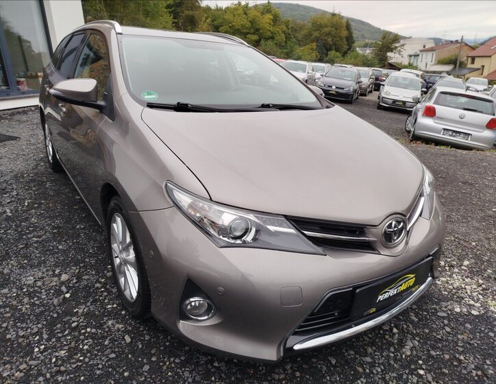 Toyota Auris 9
