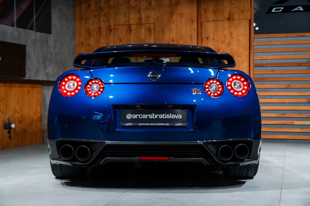 Nissan GT-R