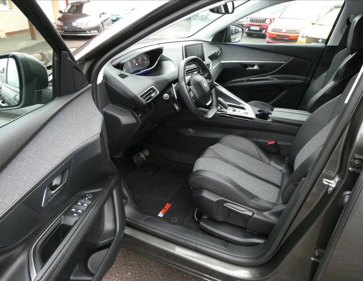 Peugeot 3008 SUV 1,6 l 121 kw