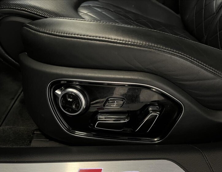 Audi S8 Sedan 4,0 l 445 kw