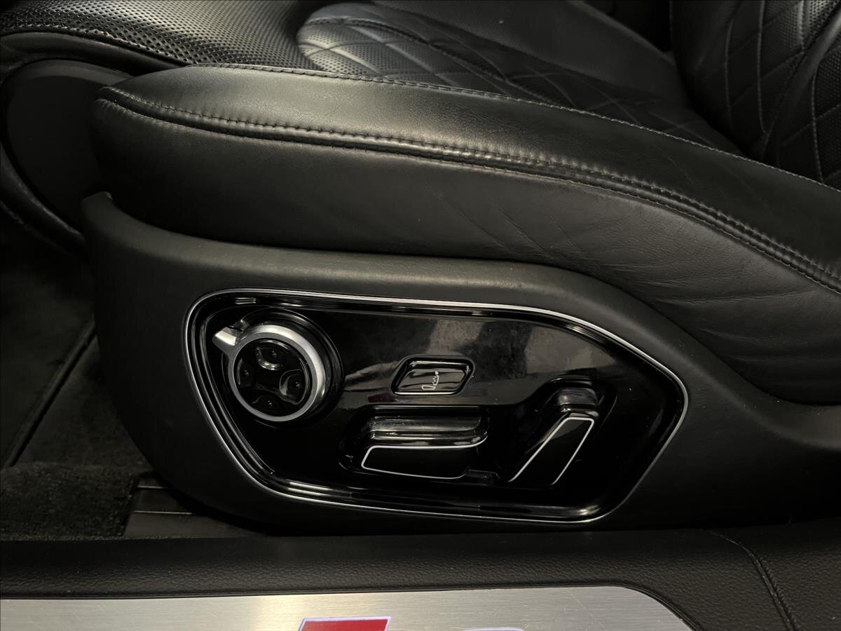 Audi S8 Sedan 4,0 l 445 kw