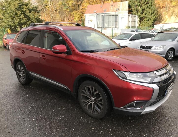 Mitsubishi Outlander 4