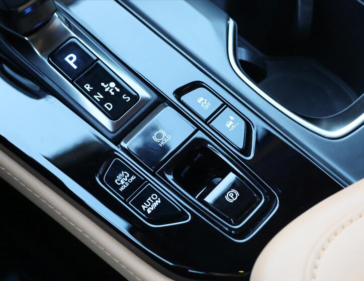 Lexus NX 450h plus SUV / Terénní 2,5 l 136 kw