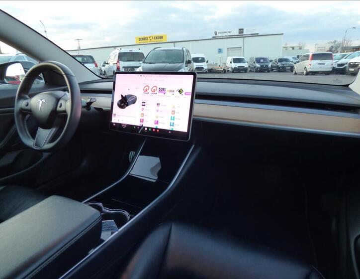 Tesla Model 3 47