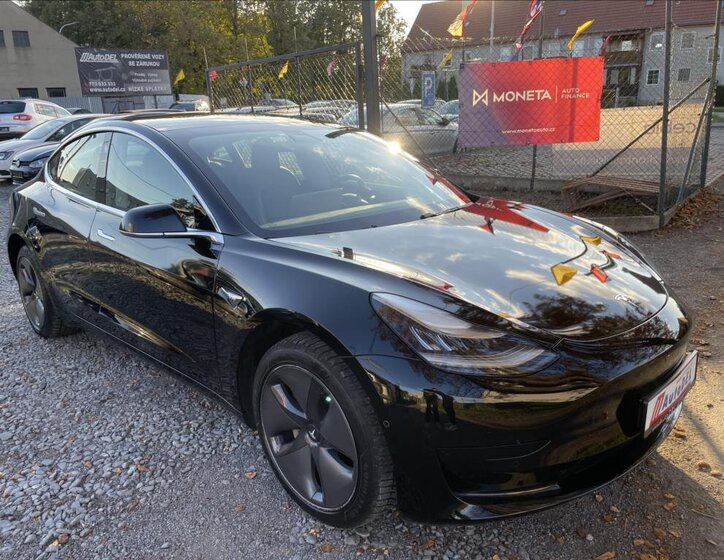 Tesla Model 3 Sedan / Limuzína 0,0 239 kw