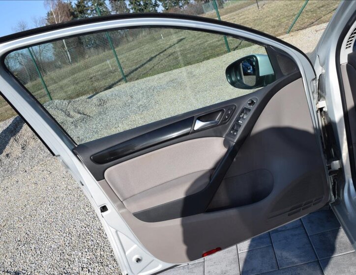 Volkswagen Golf Kombi 1,6 l 66 kw