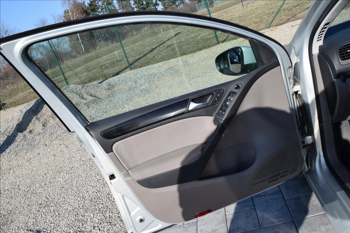 Volkswagen Golf Kombi 1,6 l 66 kw