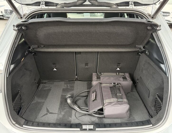 Mercedes-Benz GLA SUV / Terénní 1,3 l 160 kw