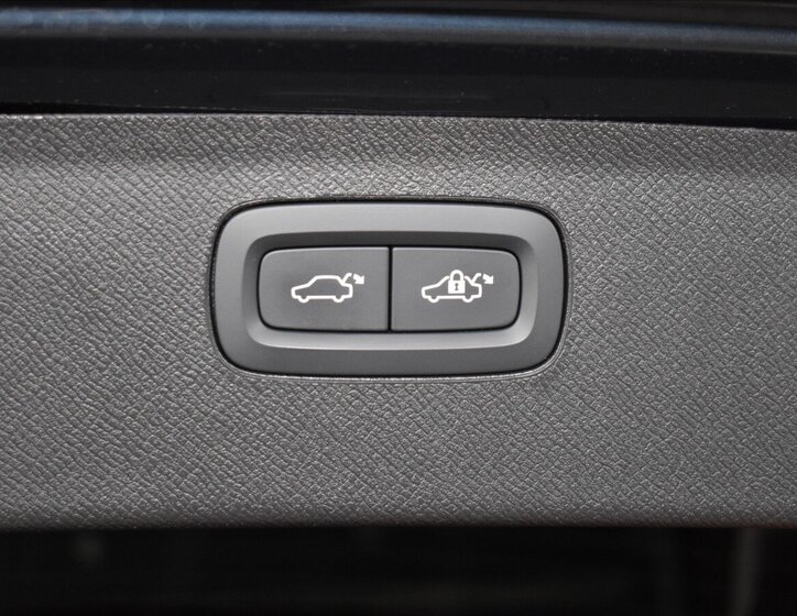 Volvo XC90 SUV / Terénní 2,0 l 228 kw