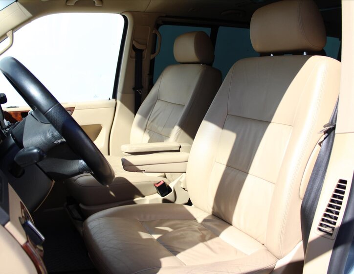 Volkswagen Multivan 11