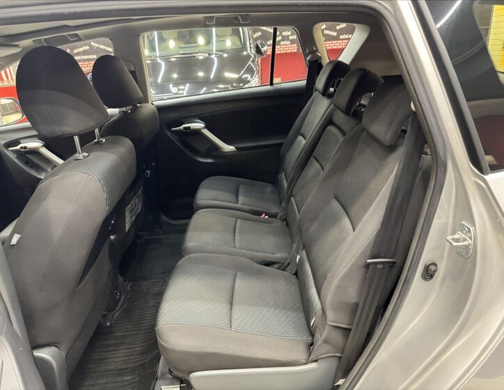 Toyota Verso Kombi 2,0 l 93 kw