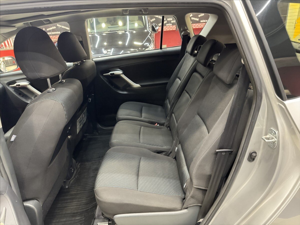 Toyota Verso Kombi 2,0 l 93 kw