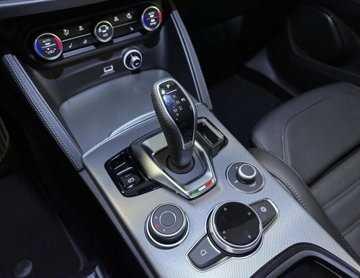 Alfa Romeo Stelvio 16