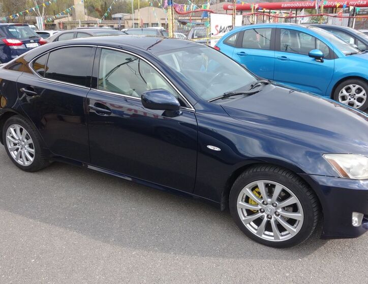 Lexus IS 220 6