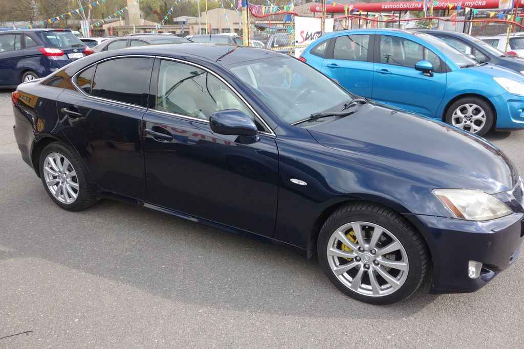Lexus IS 220