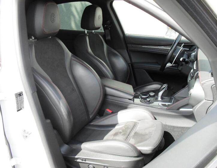 Alfa Romeo Stelvio 21