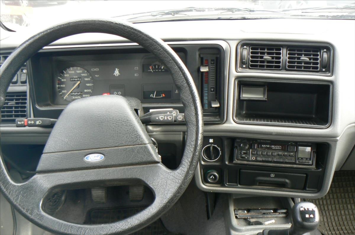 Ford Sierra Hatchback 1,6 l 55 kw