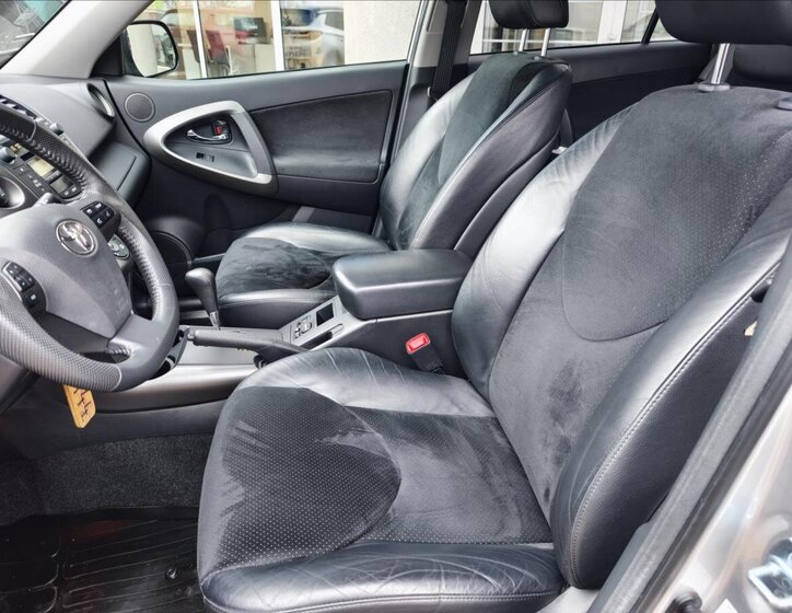 Toyota RAV4 Kombi 2,0 l 116 kw