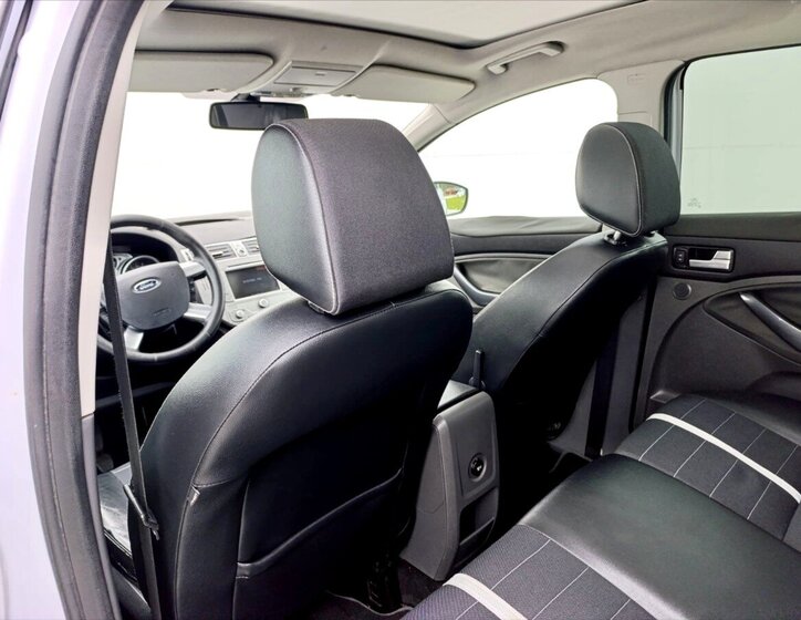 Ford Kuga SUV / Terénní 2,0 l 120 kw