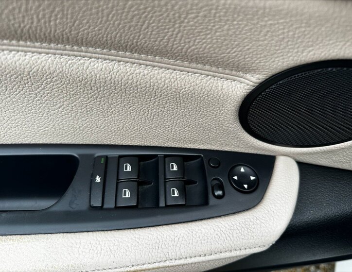 BMW X5 Kombi 3,0 l 180 kw